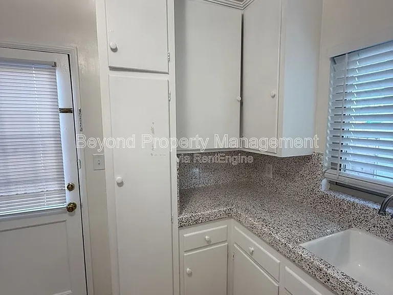 4439 Menlo Ave — Photo 10