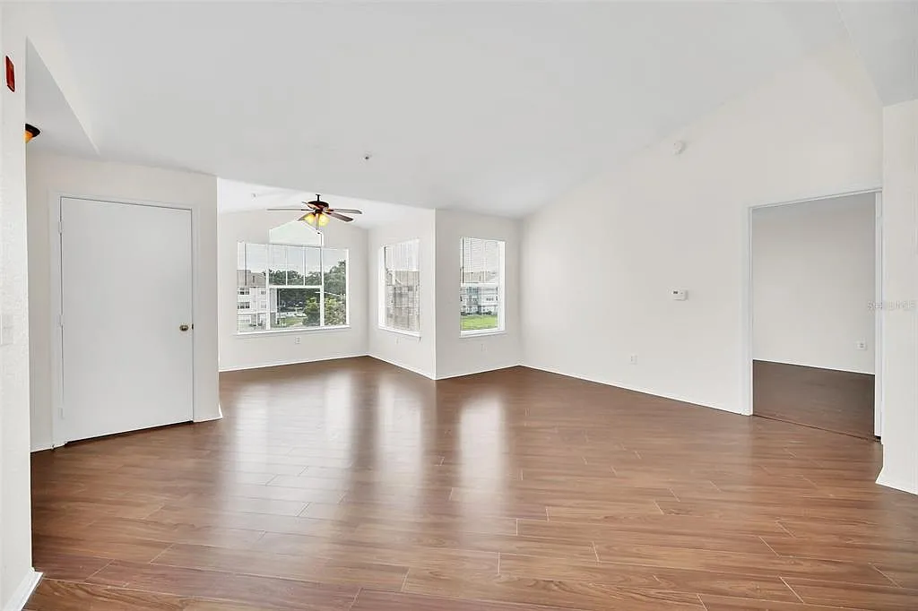 2 bed, 2.0 bath, 1026 sqft, $1,750 — Photo 4