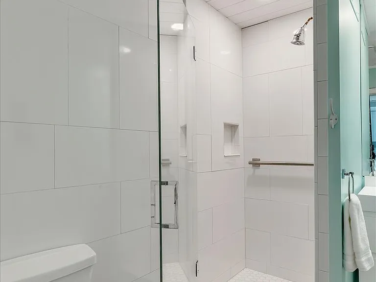 116 Catherine St — Photo 31