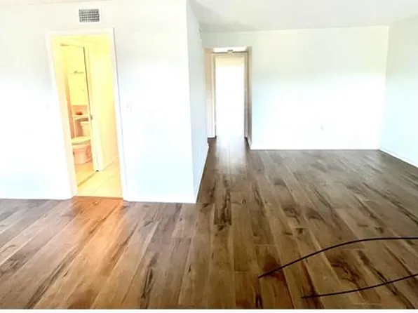 7801 11th St N APT 304, Saint Petersburg, FL 33702