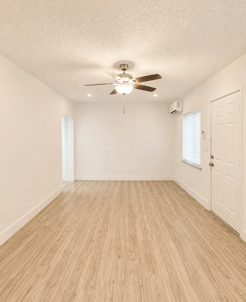 3 bed, 1213 sqft, $3,500 — Photo 3