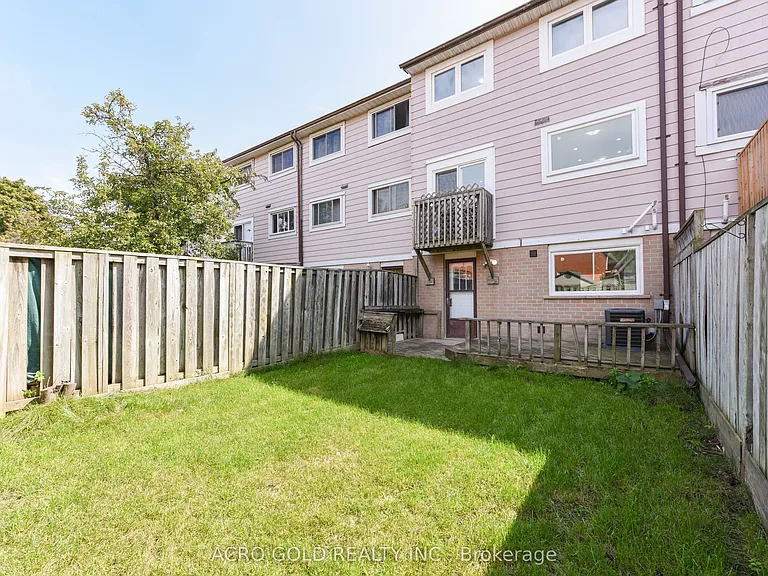 19 Hoskins Sq — Photo 43
