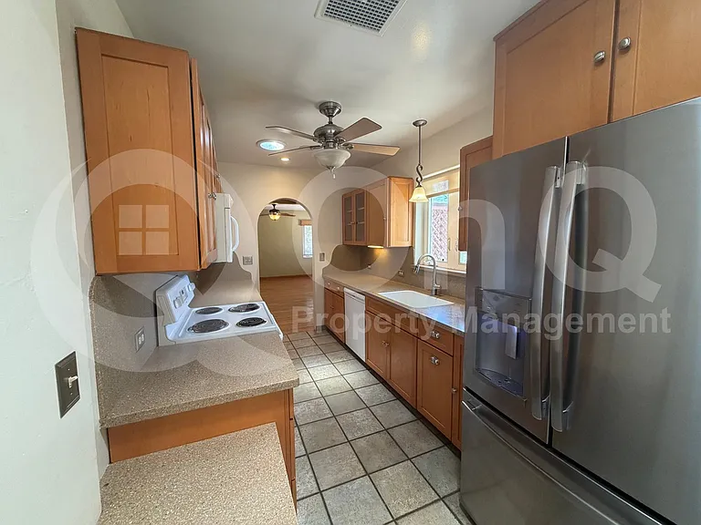 2926 E Waverly St — Photo 29