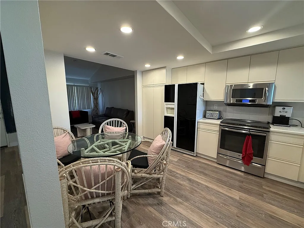 2 bed, 1550 sqft, $6,795 — Photo 3