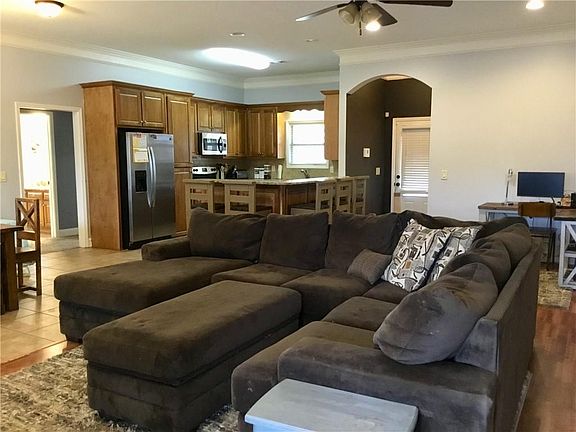 3rd image of 170 Lee Road 2144