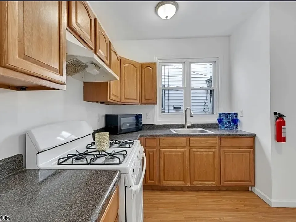 158 N 18th St