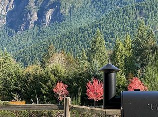 906 NE 4th St, North Bend, WA 98045