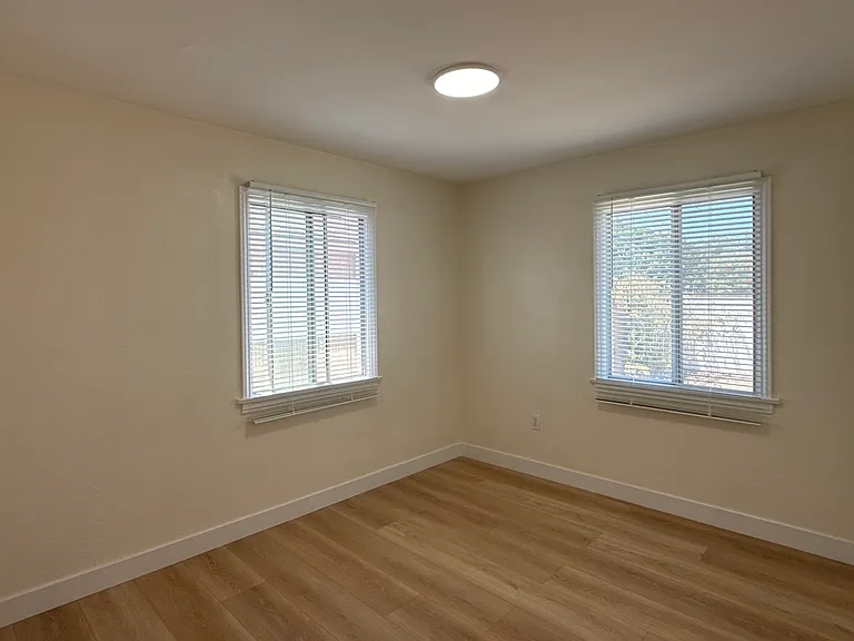 13911 Sherwood St — Photo 6