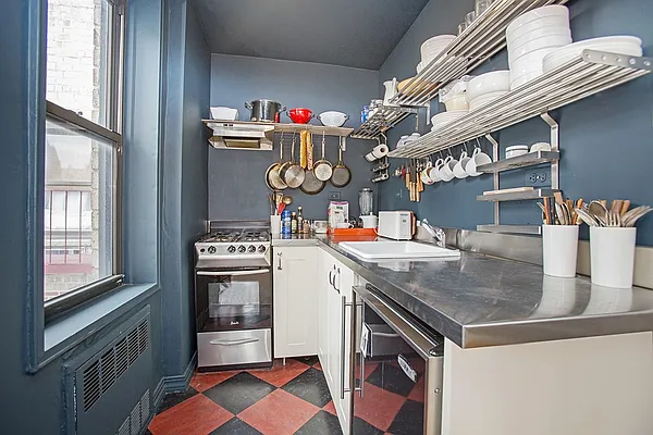 Rented by Avi Nash Associates | media 18