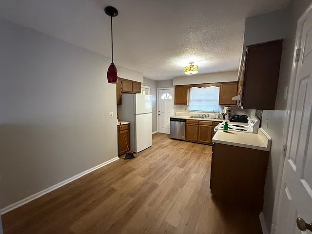 3 bed, 1504 sqft, $1,600 — Photo 4