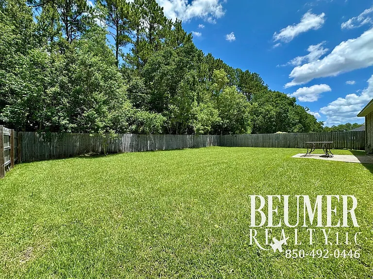 136 Carrier Dr — Photo 26