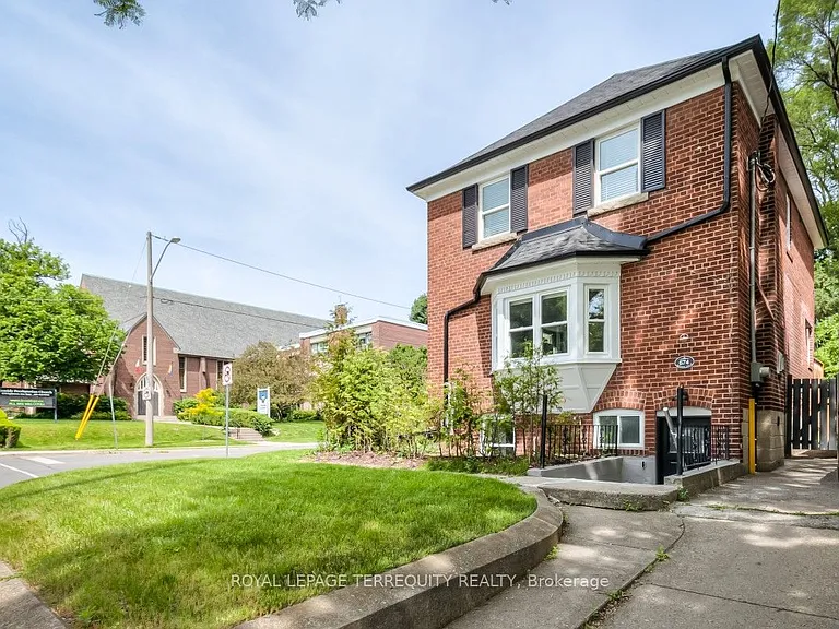 674 Eglinton Ave E #LOWER — Photo 10