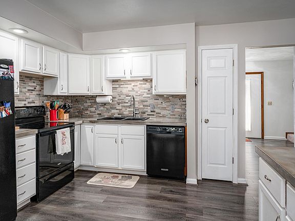 3rd image of 21913 Shady Hollow Ln