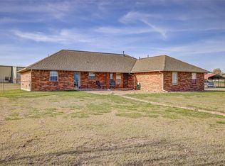 990 Sunflower Dr, Tuttle, OK 73089