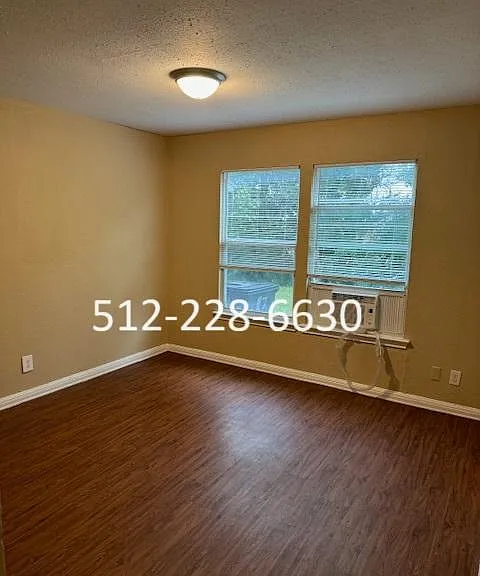 704 Stetson Ave — Photo 2