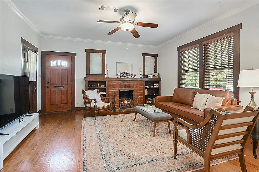 3 bed, 1214 sqft, $2,000 — Photo 3