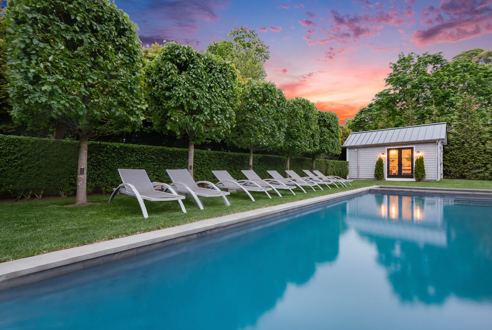  Dramatic pool and pool house