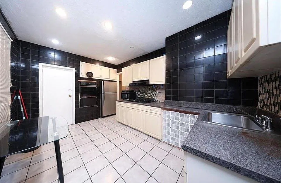 2 bed, 1.0 bath, 2899 sqft, $2,600 — Photo 4
