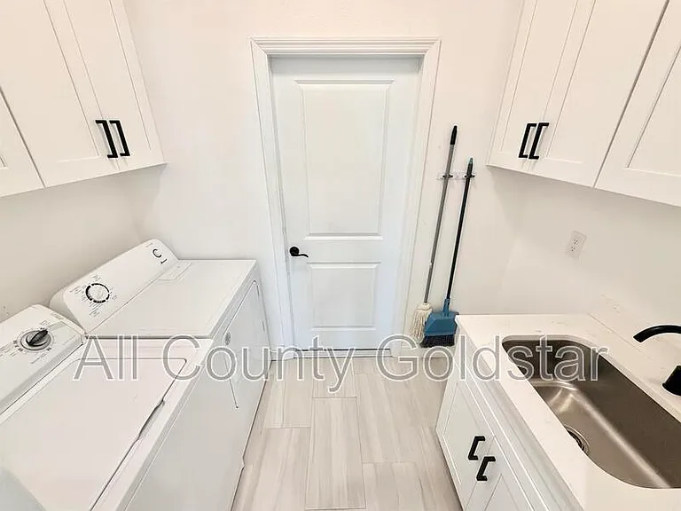 6049 Higgins Ln — Photo 16