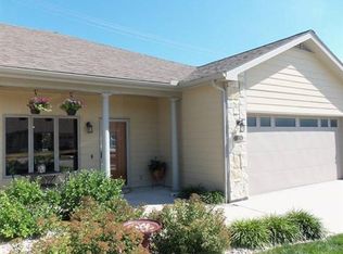 805 Newfoundland Dr, Manhattan, KS 66503