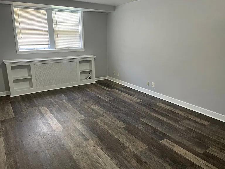 101 Winnie St — Photo 3