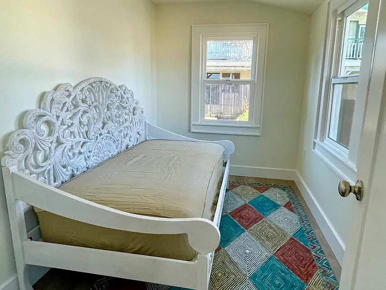 1063 Gilbert St — Photo 13