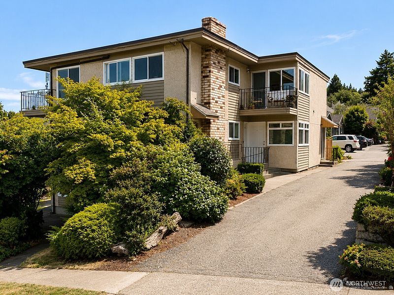 2nd image of 2707 W Jameson Street