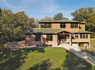 826 N Valley Hill Rd, Bull Valley, IL 60098