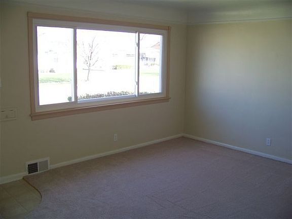 4th image of 16139 Ashland Dr