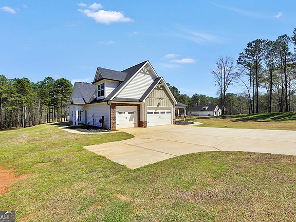 5th image of 795 Silver Dollar Rd