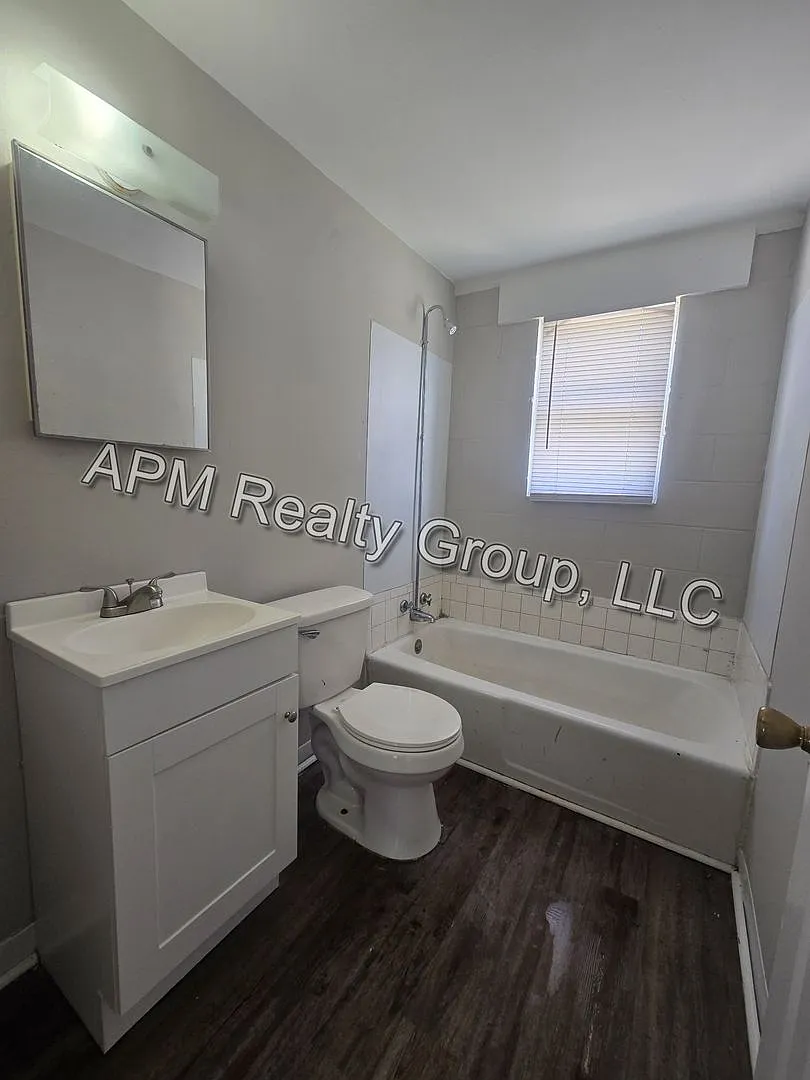 Renovated Apartment in Downtown Columbia — Photo 3