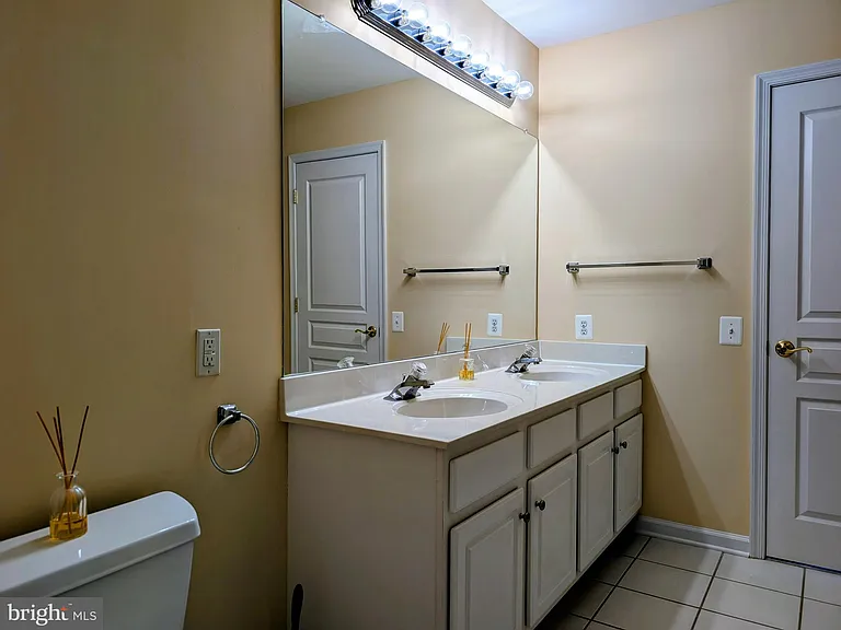 8 Trewbridge Ct — Photo 15