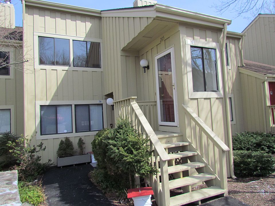 1st image of 205 Lakeside Dr #205