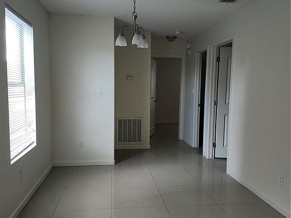 4th image of 515 Lotto Ln APT 1