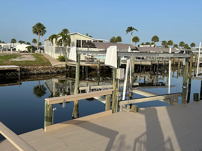 Boat lift