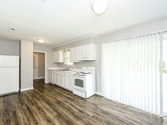 4th image of 103 Gardenia St