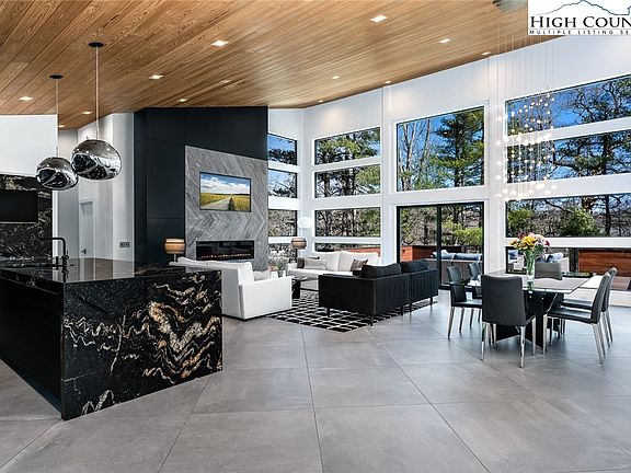 4th image of 477 Laurel Lane