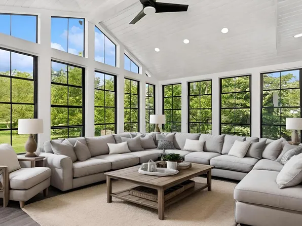 450 Park LANE, Williams Bay, WI 53191