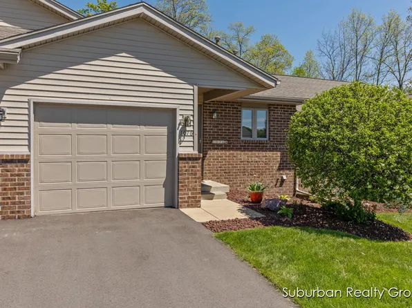 1076 Pinewood Dr NW, Grand Rapids, MI 49534