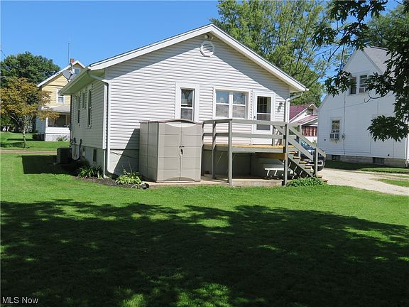 3rd image of 241 E 10th St
