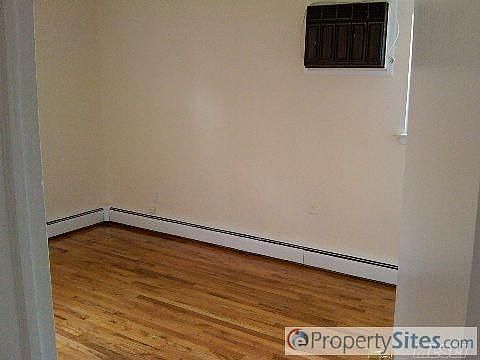 4th image of 264 E Clinton Ave
