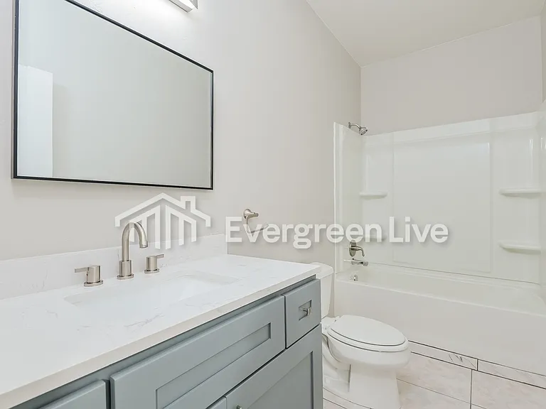 149 W Lee St — Photo 12