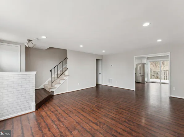 2415 Windbreak Dr, Alexandria, VA 22306