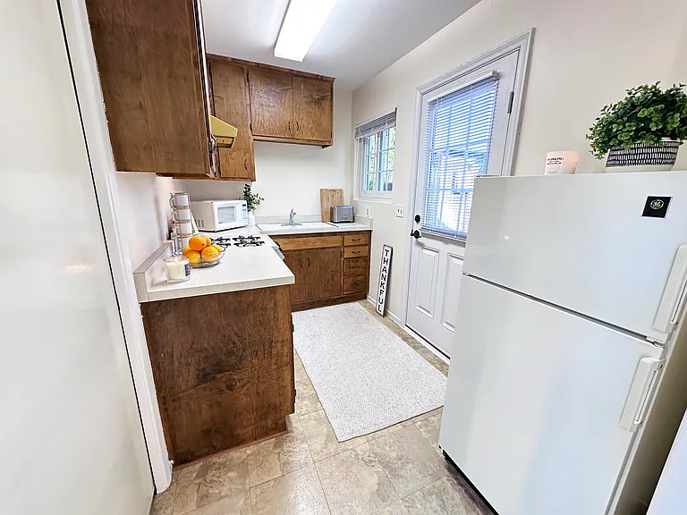 7445 Orion Ave — Photo 7