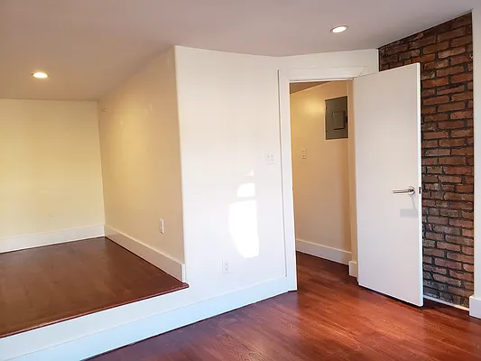 Rented by Signature Property Realty | media 19