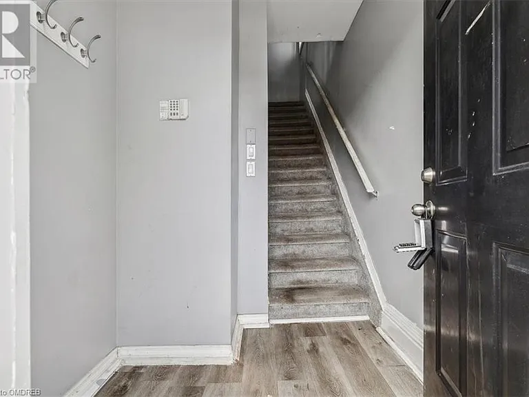 73 Vine St S #2 — Photo 4