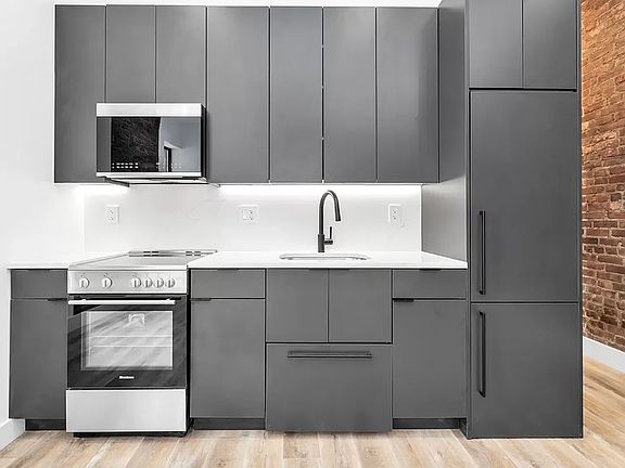 5th image of 314 W 51st St #3C