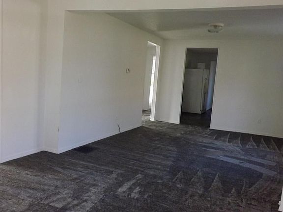 2nd image of 913 S Douglas Ave