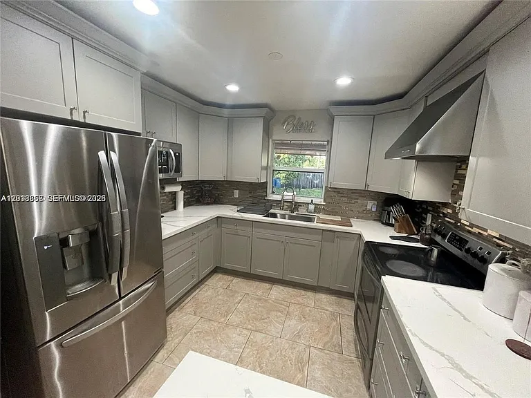 3421 SW 12th Ct — Photo 6