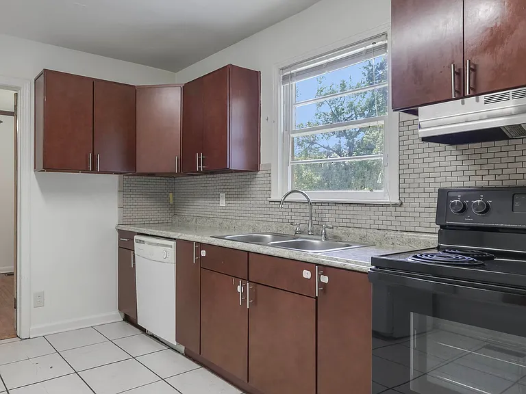 1621 Mayhew St — Photo 17